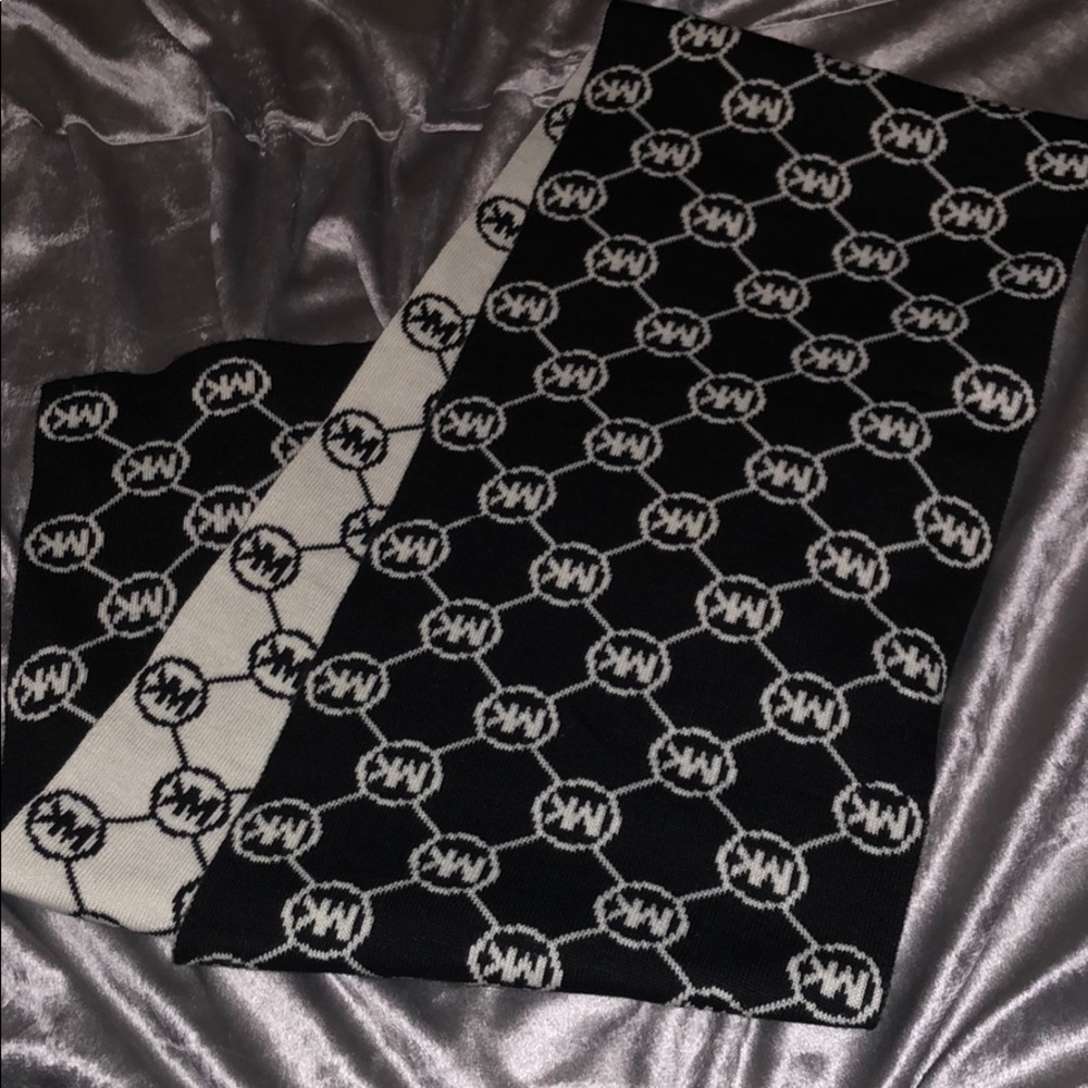 Michael Kors Reversible Scarf